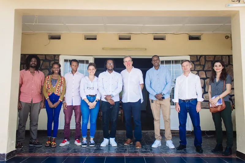 Photo de groupe de la délégation et de l'équipe